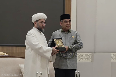 Ketua MPR RI Ahmad Muzani bersama delegasi MPR RI dan para ulama Indonesia bertemu dengan Grand Mufti Uzbekistan, Syekh Nuriddin Khaliqnazarov, di Kompleks Museum Islamic Center Uzbekistan, Tashkent, Selasa (30/6/2026). Foto: Dok. Istimewa