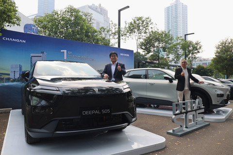 Mobil elektrifikasi terbaru Changan Deepal S05 diperkenalkan di Indonesia. Foto: Changan Indonesia