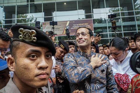 Terdakwa kasus dugaan korupsi pengadaan Chromebook di lingkungan Kemendikbudristek, Nadiem Anwar Makarim (tengah) meninggalkan Pengadilan Tipikor usai sidang putusan di Pengadilan Tipikor, Jakarta, Selasa (30/6/2026). Foto: Salma Talita/ ANTARA FOTO