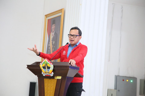 Wamendagi Bima Arya melantik Asosiasi Lari Trail Indonesia (ALTI) Jawa Tengah Masa Bakti 2025-2029 di Kota Semarang, Selasa (30/6/2026). Foto: Kemendagri RI