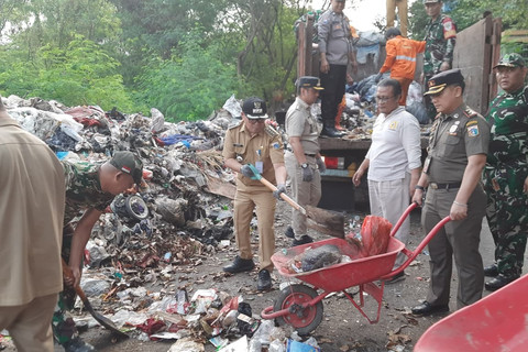 Pembersihan sampah di Kawasan Cakung Barat, Jakarta Timur, Selasa (30/6/2026). Foto: Kecamatan Cakung