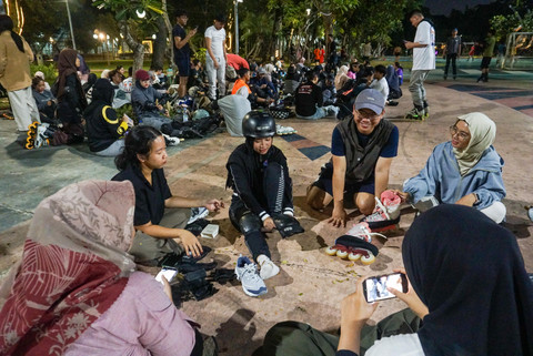 Anggota komunitas Teman Sharing Beroda beraktivitas di Taman Menteng, Jakarta, Selasa (30/6/2026). Foto: Iqbal Firdaus/kumparan