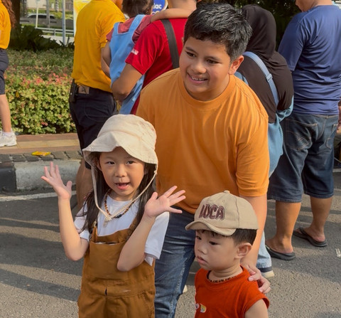 Penyanyi cilik, Prince Poetiray di CFD Jakarta, Minggu (28/6/2026). Foto: Eka Nurjanah/kumparan