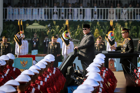 Presiden Prabowo Subianto (kiri) didampingi Kapolri Jenderal Pol Listyo Sigit Prabowo (kanan) menginspeksi pasukan pada upacara HUT Ke-80 Bhayangkara di Pusat Latihan Brimob Polri, Cikeas, Bogor, Jawa Barat, Rabu (1/7/2026). Foto: Jamal Ramadhan/kumparan
