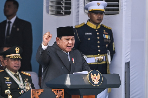 Presiden Prabowo Subianto (tengah) menyampaikan pidatonya saat menjadi inspektur upacara HUT Ke-80 Bhayangkara di Pusat Latihan Brimob Polri, Cikeas, Bogor, Jawa Barat, Rabu (1/7/2026). Foto: Bayu Pratama S/ANTARA FOTO