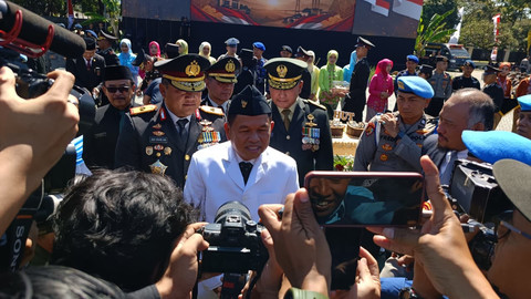 Gubernur Jawa Barat, Dedi Mulyadi usai Upacara Peringatan HUT Bhayangkara ke-80 Tahun 2026 di Polda Jabar, Rabu (1/7/2026). Foto: Abisatya/kumparan