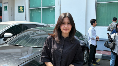 Penyanyi Keisya Levronka Dampingi Adik dan Ibunda Jalani Sidang Gugatan Perdata di Pengadilan Negeri Jakarta Barat. Foto: Aprilandika Pratama/kumparan