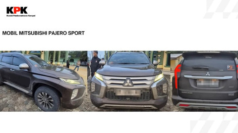 KPK menunjukkan barang bukti saat konferensi pers gelar perkara operasi tangkap tangan (OTT) dugaan praktik suap jual beli jabatan di pemerintahan Kabupaten Kuansing di Gedung Merah Putih KPK, Jakarta, Rabu (1/7/2026). Foto: Youtube/ KPK RI