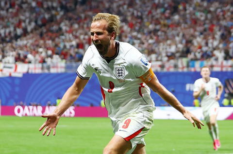 Harry Kane dari Inggris merayakan gol kedua mereka pada pertandingan 32 besar Piala Dunia antara Inggris vs RD Kongo di Stadion Atlanta, Atlanta, Georgia, AS, Rabu (2/7/2026). Foto: Claudia Greco/REUTERS
