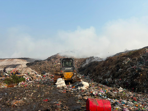 Kondisi terkini Tempat Pembuangan Akhir (TPA) Jatiwaringin, Kabupaten Tangerang, Banten, Kamis (2/7/2026). Foto: Jeni Ritanti/kumparan