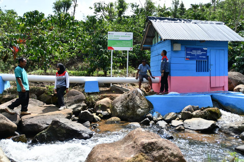 Pertamina DEB bangun Pembangkit Listrik Tenaga Mikrohidro (PLTMH) untuk masyarakat di Pekon Abang, Ulu Belu, Tanggamus, Lampung. Foto: Dok. Pertamina