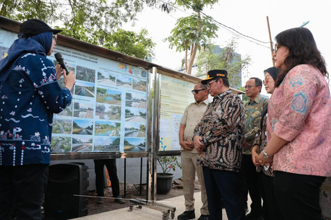 Gubernur DKI Jakarta Pramono Anung saat meninjau pembangunan prasana dan sarana Kali Grogol segmen Kemanggisan di kawasan Jakarta Barat, Kamis (2/7/2026). Foto: Pemprov DKI Jakarta