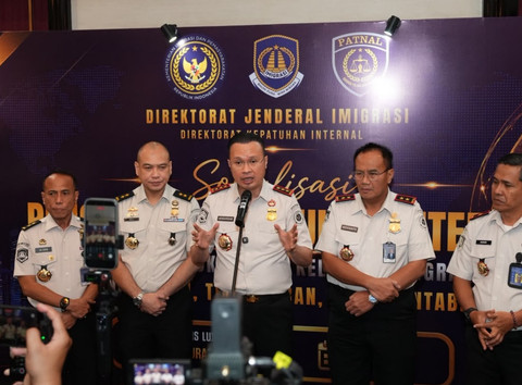 Direktur Jenderal Imigrasi, Hendarsam Marantoko (tengah). Foto: Ditjen Imigrasi