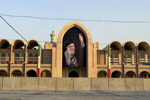 Suasana Grand Mosalla di Teheran, Jumat (3/7/2026), menjelang pemakaman mendiang pemimpin tertinggi Iran, Ali Khamenei. Foto: Atta Kenare/AFP