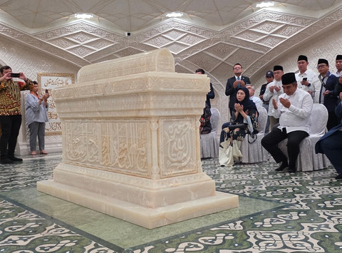 Ketua MPR RI Ahmad Muzani beserta delegasi anggota MPR dan para ulama berziarah ke makam Imam Bukhari di Samarkand, Uzbekistan, Jumat (3/7/2026). Foto: Dok. Istimewa