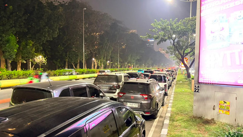 Kondisi lalu lintas di Jalan Benyamin Sueb, Kemayoran, Jakarta Pusat, Sabtu (4/7/2026). Foto: Kevin Daniel/kumparan