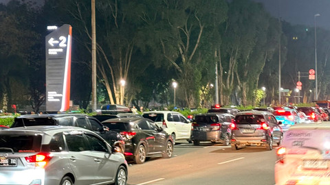 Kondisi lalu lintas di Jalan Benyamin Sueb, Kemayoran, Jakarta Pusat, Sabtu (4/7/2026). Foto: Kevin Daniel/kumparan