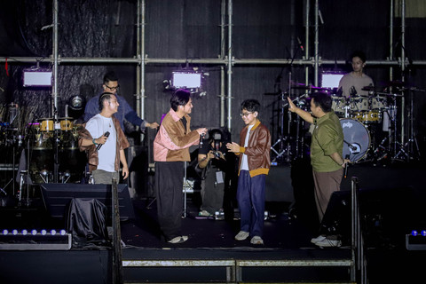 Grup musik TBA tampil menghibur penonton dalam Bigu Festival 2026 di Stadion Madya, Senayan, Jakarta, Sabtu (4/7/2026).  Foto: Jamal Ramadhan/kumparan