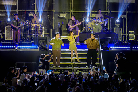 Grup musik TBA tampil menghibur penonton dalam Bigu Festival 2026 di Stadion Madya, Senayan, Jakarta, Sabtu (4/7/2026). Foto: Jamal Ramadhan/kumparan
