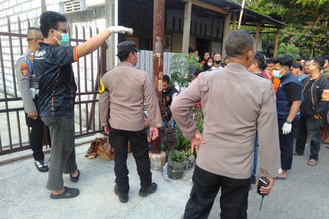 Penemuan mayat bayi di sebuah selokan di Solo. Foto: Polresta Surakarta