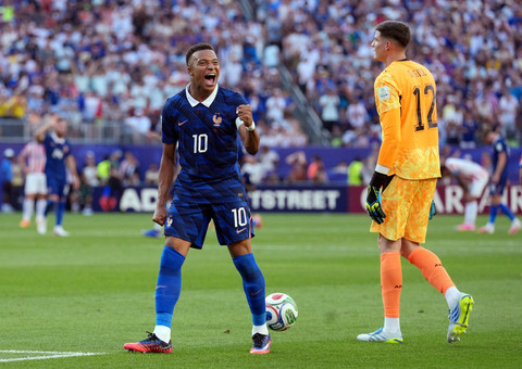 Pemain Timnas Prancis Kylian Mbappe merayakan kemenangan atas Timnas Paraguay pada pertadingan babak 16 besar Piala Dunia 2026 di Stadion Philadelphia, Pennsylvania, AS, Sabtu (4/7/2026). Foto: James Lang/Imagn Image via REUTERS