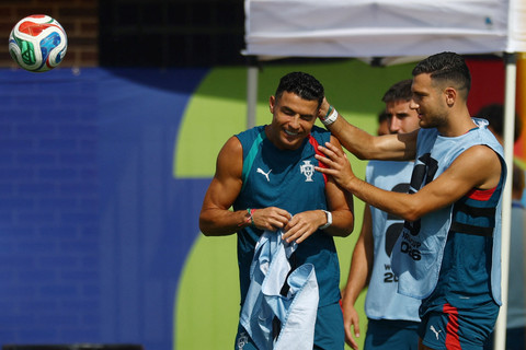 Pemain Timnas Portugal Cristiano Ronaldo mengikuti latihan di Universitas Southern Methodist, Dallas, Texas, Minggu (5/7/2026). Foto: Hannah McKay/REUTERS