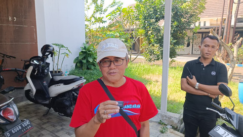 Ali Nurdin (55), Ketua RT di wilayah tempat tinggal Nadira di Jingga Residence Ciwastra, Kecamatan Rancasari, Kota Bandung saat ditemui pada Senin (6/7). Foto: Abisatya Ramdhani/kumparan