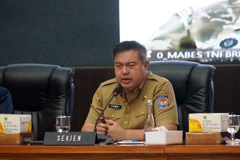 Sekjen Kemendagri Tomsi Tohir minta Pemda pertahankan tren penurunan IPH dengan perkuat pengendalian harga pangan, Senin (6/7/2026). Foto: Kemendagri RI