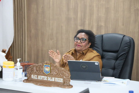 Wamendagri Ribka Haluk dorong pelibatan Orang Asli Papua (OAP) sebagai petugas lapangan demi suksesnya pelaksanaan Sensus Ekonomi 2026, Senin (6/7/2026). Foto: Kemendagri RI
