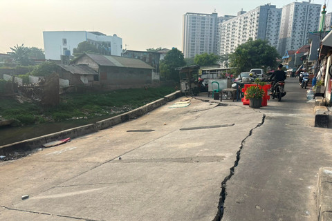 Kondisi Jalan Cinta Pulogadung, Jakarta Timur, Selasa (7/7/2026). Foto: Pradya Tirta/kumparan