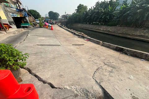 Kondisi Jalan Cinta Pulogadung, Jakarta Timur, Selasa (7/7/2026). Foto: Pradya Tirta/kumparan