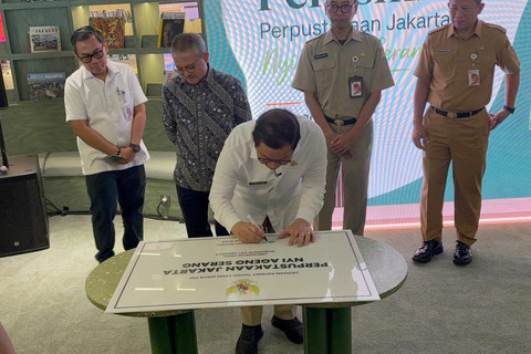 Gubernur DKI Jakarta Pramono Anung meresmikan perpustakaan Jakarta Nyi Ageng Serang di Setiabudi, Jakarta Selatan, Selasa (7/7/2026). Foto: Nauval Pratama/kumparan