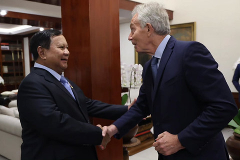 Presiden Prabowo Subianto menerima kunjungan mantan Perdana Menteri Inggris Tony Blair di kediaman pribadinya di Kertanegara, Jakarta, Senin (6/7/2026) malam. Foto: Instagram/ @sekretariat.kabinet