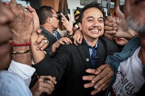 Roy Suryo selaku pihak pemohon berjalan usai sidang putusan praperadilan atas penangkapannya dalam kasus dugaan fitnah dan pencemaran nama baik terkait keaslian ijazah Presiden ke-7 RI Joko Widodo di PN Jakarta Selatan, Jakarta, Selasa (7/7/2026). Foto: Fauzan/ANTARA FOTO