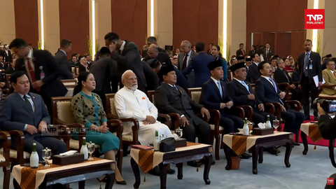 Presiden Prabowo Subianto bersama Ketua DPR RI Puan Maharani beserta jajaran saat menyambut PM India Narendra Modi saat tiba di Gedung DPR, Kompleks Parlemen, Senayan, Jakarta, Selasa (7/7/2026). Foto: YouTube/ TVR Parlemen