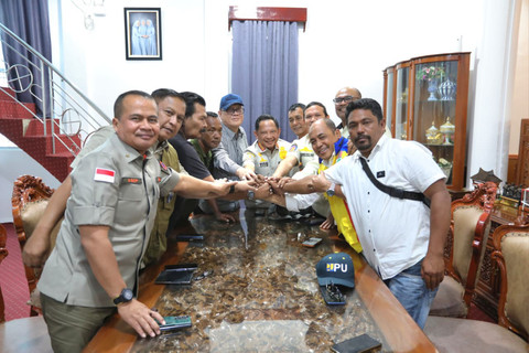 Kasatgas PRR Tito Karnavian saat hadiri Rakor Percepatan Rehabilitasi dan Rekonstruksi Pemulihan Pascabencana Hidrometeorologi yang berlangsung di Aula Pendopo Bupati Bener Meriah, Aceh, Selasa (7/7/2026). Foto: Dok. Satgas PRR