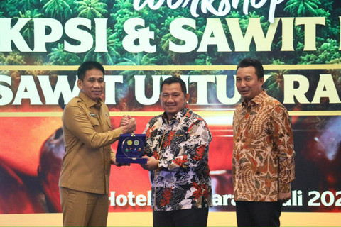 Wamendagri Akhmad Wiyagus minta Pemda perkuat tata kelola sawit melalui enam langkah strategis untuk dorong hilirisasi dan ekonomi daerah, Selasa (7/7/2026). Foto: Kemendagri RI