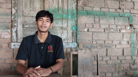 Muhammad Nur Arifin (19), yang masa kecilnya menggembala kambing di Bantul diterima kuliah gratis di Fapet UGM. Foto: Dok. Fakultas Peternakan UGM