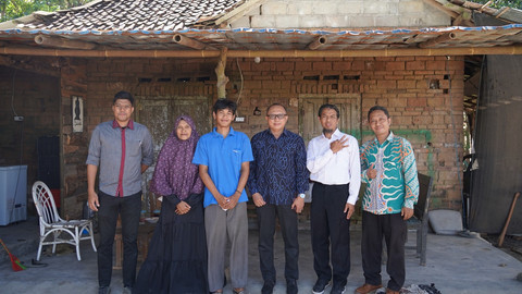 Muhammad Nur Arifin (19), yang masa kecilnya menggembala kambing di Bantul diterima kuliah gratis di Fapet UGM. Foto: Dok. Fakultas Peternakan UGM
