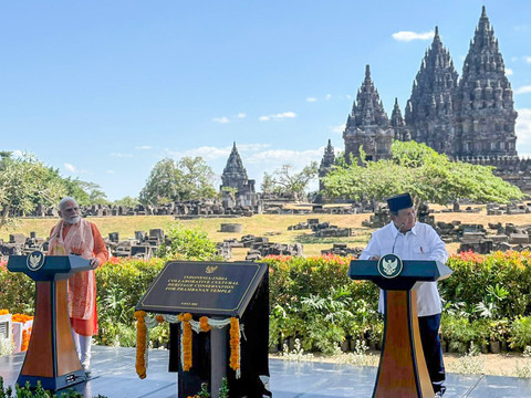 Join press statement Presiden Prabowo Subianto dengan PM India Narendra Modi di Candi Prambanan, Yogyakarta, Rabu (8/7). Foto: Zamachsyari/kumparan