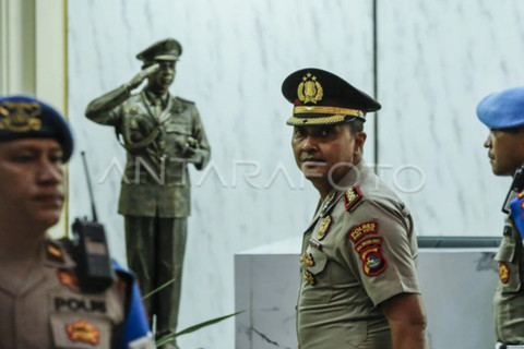 Mantan Kapolres Bima Kota AKBP Didik Putra Kuncoro berjalan keluar dari ruang sidang usai mengikuti Sidang Komisi Kode Etik Polri terkait kasus pemilikan narkoba di Gedung Transnational Crime Center (TNCC) Mabes Polri, Jakarta, Kamis (19/2/2026). Foto: Asprilla Dwi Adha/ANTARA FOTO