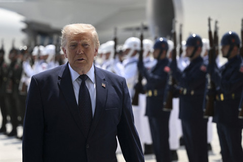 Presiden AS Donald Trump di Bandara Ankara, yang melakukan kunjungan resmi ke Turki menjelang KTT Kepala Negara dan Pemerintah NATO ke-36 di Ankara, Turki, pada 7 Juli 2026. Foto: Dogukan Keskinkilic/Pool via Reuters