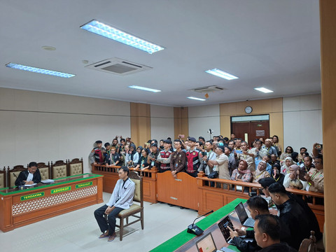 Suasana sidang vonis hukuman mati terhadap terdakwa Ririn Rifanto Alias Irin Bin Suwitno di Pengadilan Negeri (PN) Indramayu Kelas IA, Rabu, (08/7/2026). Foto: Dok. Humas Polda Jabar