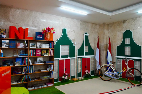 Utusan Khusus Belanda, Paul Bekkers, didampingi Menteri Agama Nasaruddin Umar meresmikan NL Corner di Masjid Istiqlal, Jakarta, Selasa (7/7/2026). Foto: Dok. Kedubes Belanda untuk Indonesia