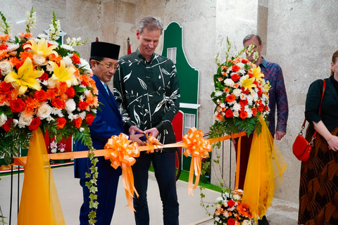 Utusan Khusus Belanda, Paul Bekkers, didampingi Menteri Agama Nasaruddin Umar meresmikan NL Corner di Masjid Istiqlal, Jakarta, Selasa (7/7/2026). Foto: Dok. Kedubes Belanda untuk Indonesia