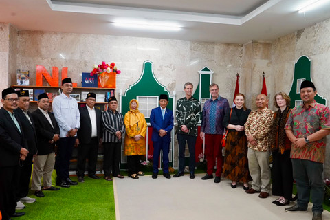 Utusan Khusus Belanda, Paul Bekkers, didampingi Menteri Agama Nasaruddin Umar meresmikan NL Corner di Masjid Istiqlal, Jakarta, Selasa (7/7/2026). Foto: Dok. Kedubes Belanda untuk Indonesia