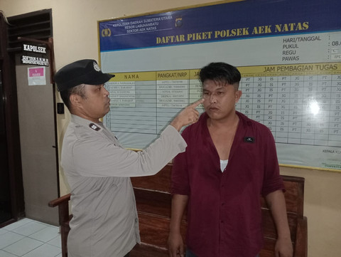 Polisi lakukan olah TKP bus diserang sekelompok orang di Labuhanbatu Utara, Senin (6/7/2026). Foto: Dok. Polres Labuhanbatu