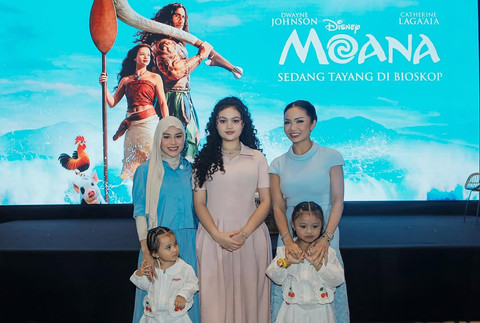 Krisdayanti, Amora Lemos, dan Aurel Hermansyah di acara Disney. Foto: Instagram