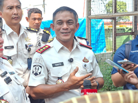 Kepala Lapas (Kalapas) Kelas IIB Ciangir, Soeistanto Poedji Djatmiko, memberikan keterangan pers pada Kamis (9/7). Foto: Pradya Tirta/kumparan