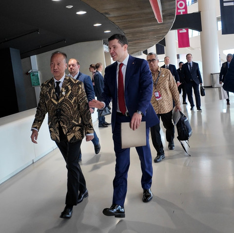 Menteri Perindustrian (Menperin) Agus Gumiwang Kartasasmita melakukan MoU dengan Menteri Perdagangan dan Industri Rusia, Anton Alikhanov di Ekaterinburg, Rusia, Rabu (8/7).  Foto: Nicha Muslimawati/kumparan